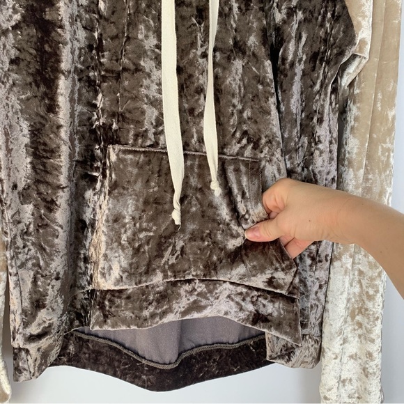 Bird & Vine Velvet Pullover - Picture 3 of 11